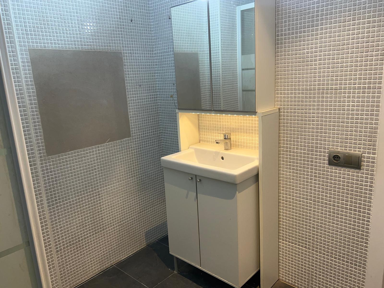 Imagen 4 Piso en venta en Cornellà De Llobregat / Marià Benlliure - Av. de les Flors