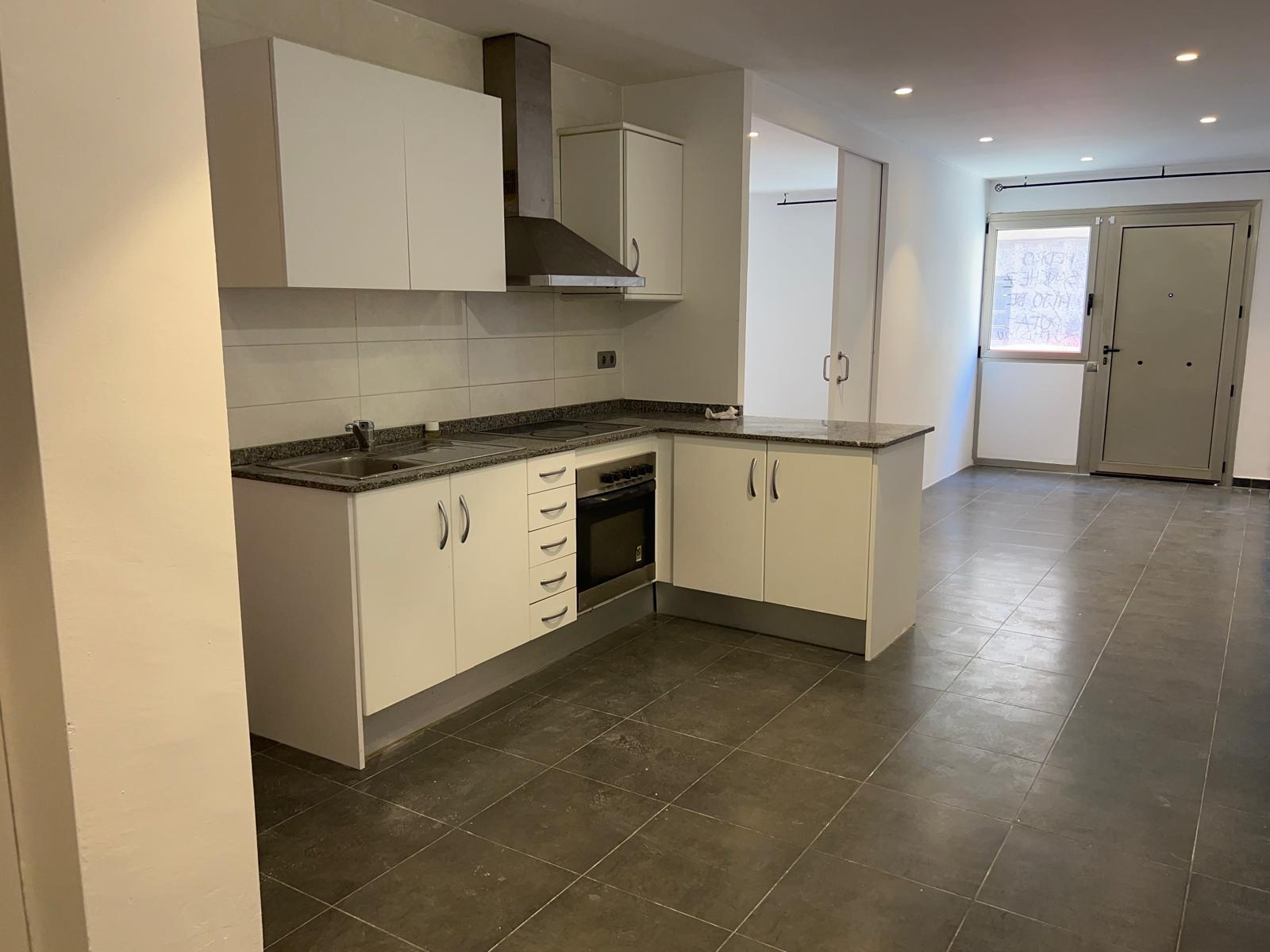 Imagen 1 Piso en venta en Cornellà De Llobregat / Marià Benlliure - Av. de les Flors