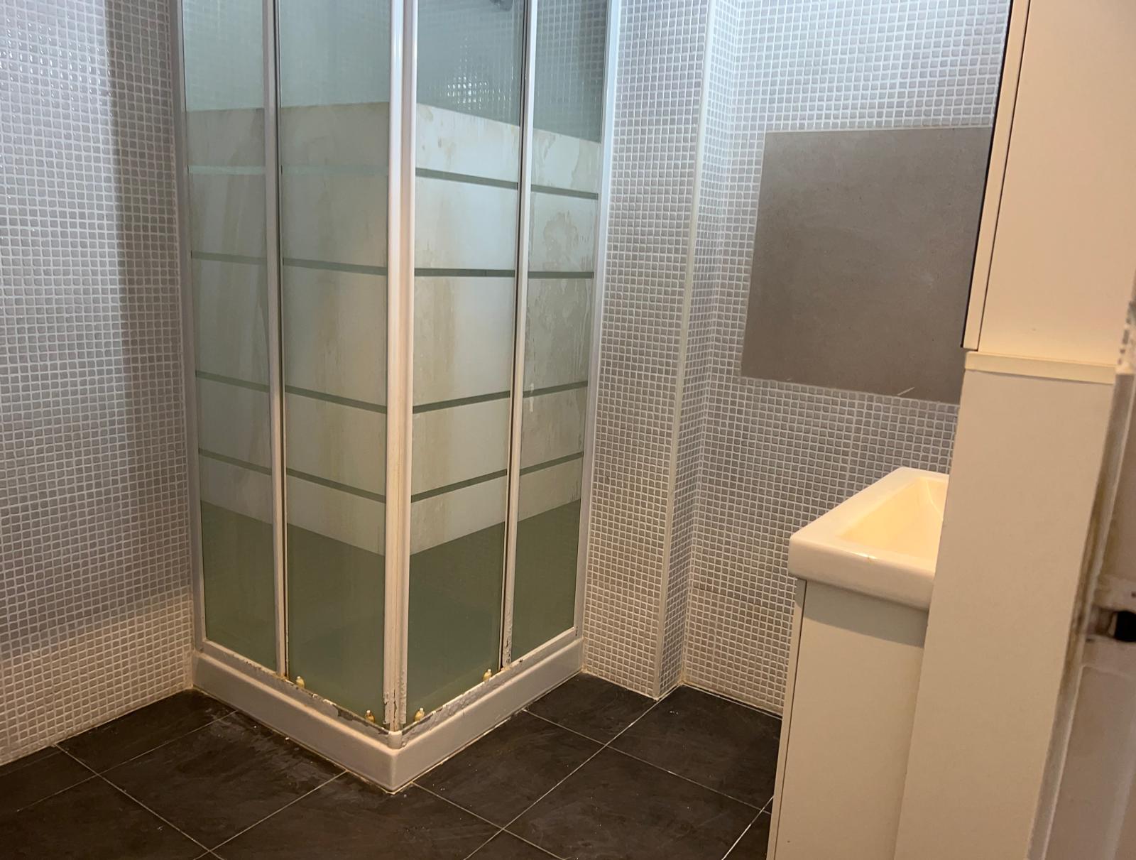 Imagen 3 Piso en venta en Cornellà De Llobregat / Marià Benlliure - Av. de les Flors