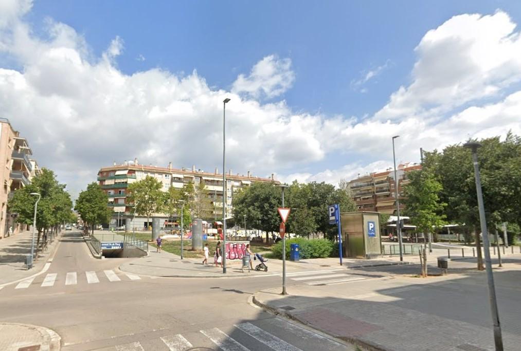 Imagen 3 Local Comercial en venta en Terrassa / Junto Plaça 1er de Maig