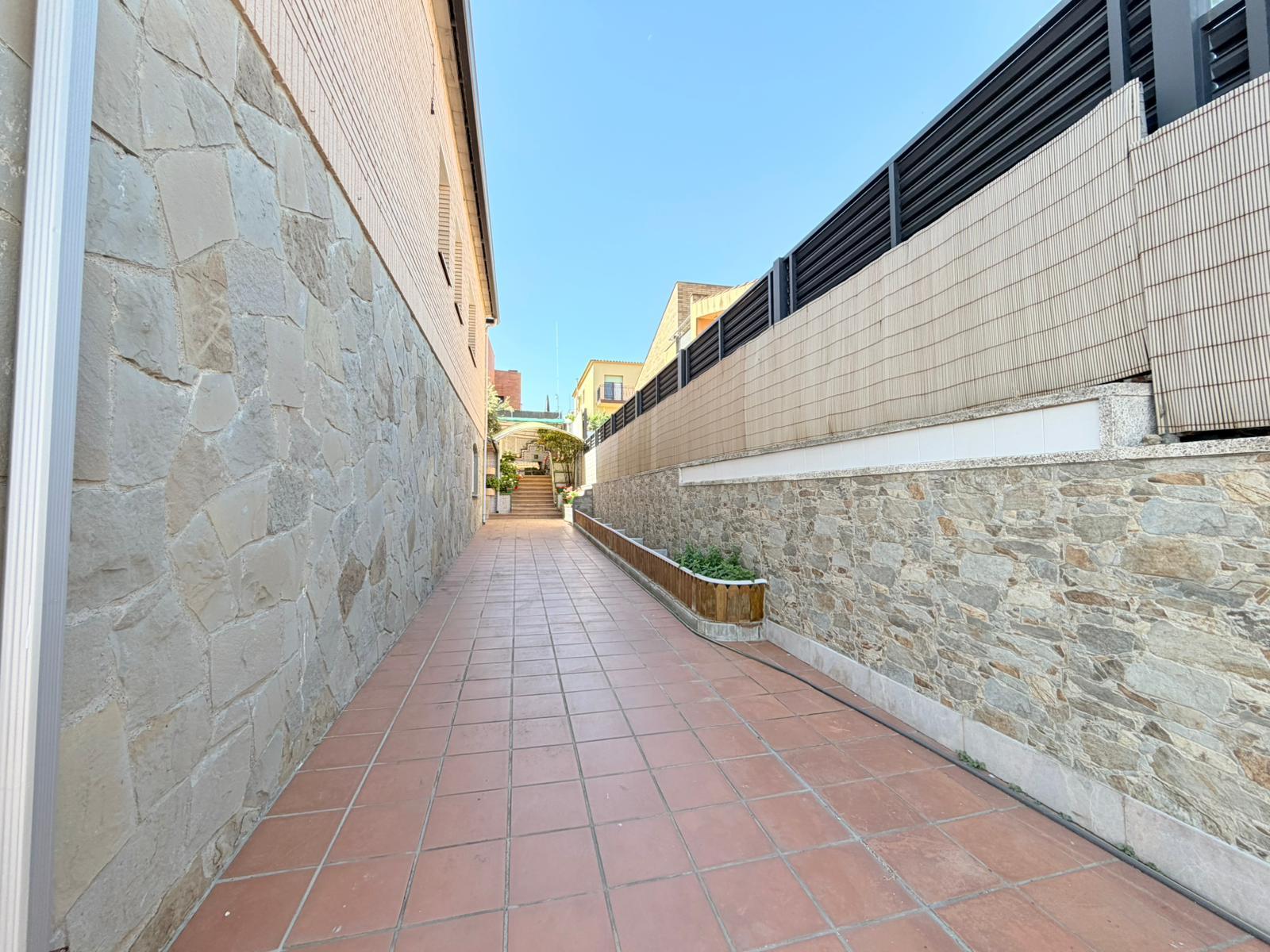 Imagen 40 Casa Aislada en venta en Terrassa / A 9 minutos a pié Carrefour Vallés