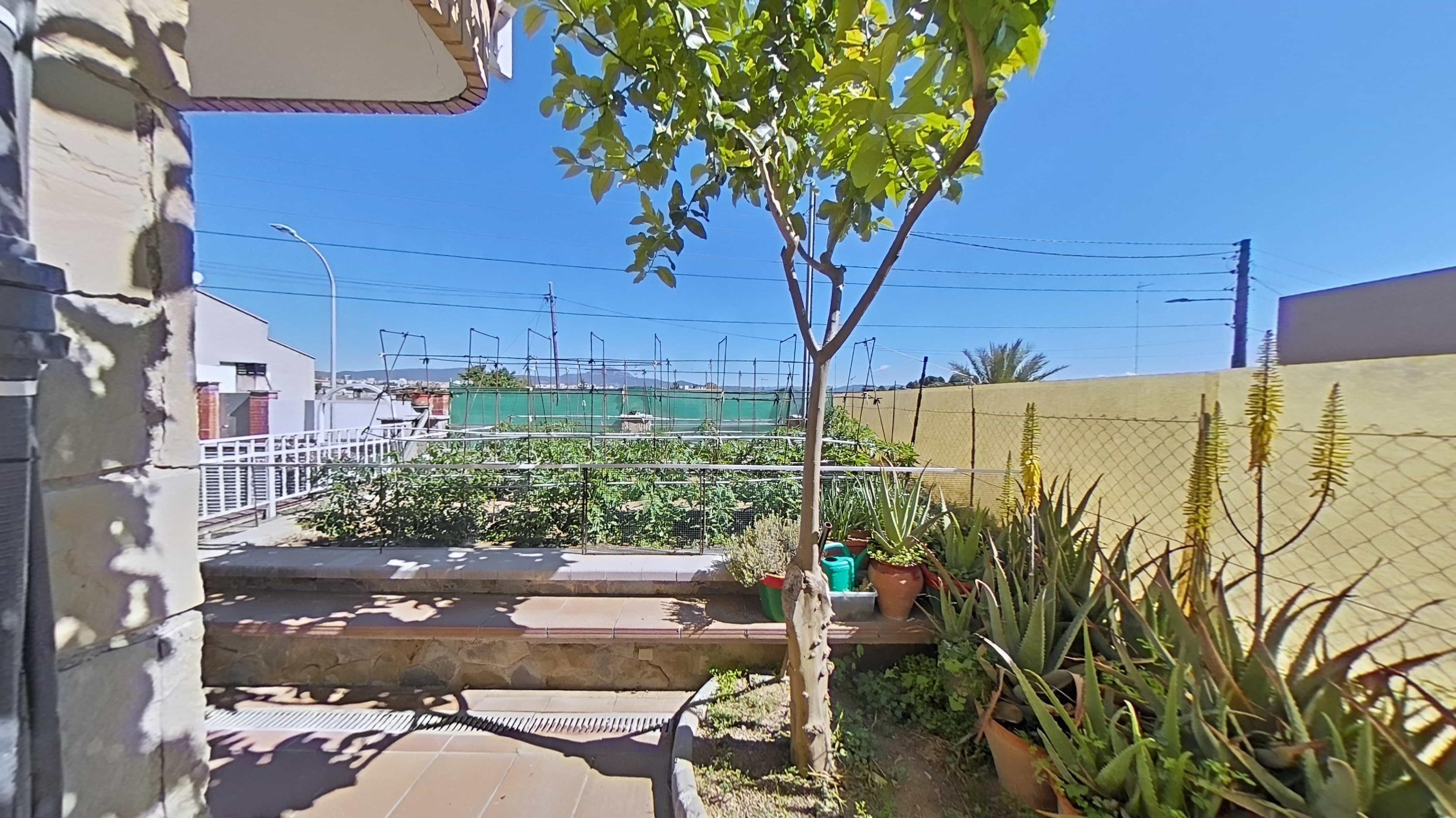 Imagen 1 Casa Aislada en venta en Terrassa / A 9 minutos a pié Carrefour Vallés