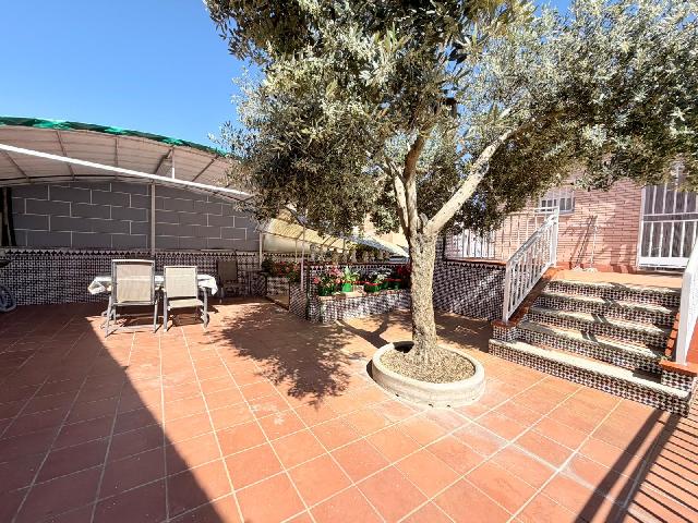 Imagen 2 Inmueble 303009 - Casa Aislada en venta en Terrassa / A 9 minutos a pié Carrefour Vallés