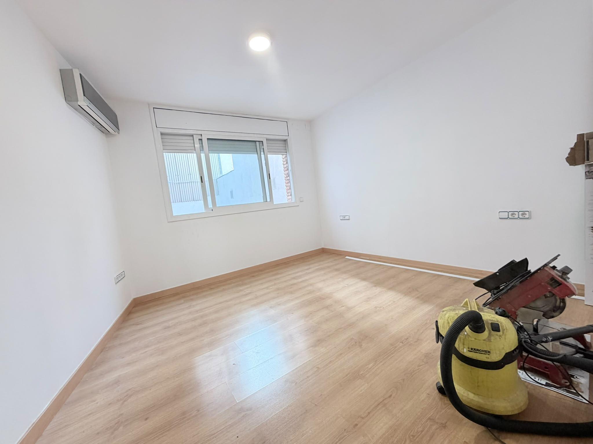 Imagen 4 Casa Adosada en venta en Terrassa / Poblenou. Rápido acceso a B-40