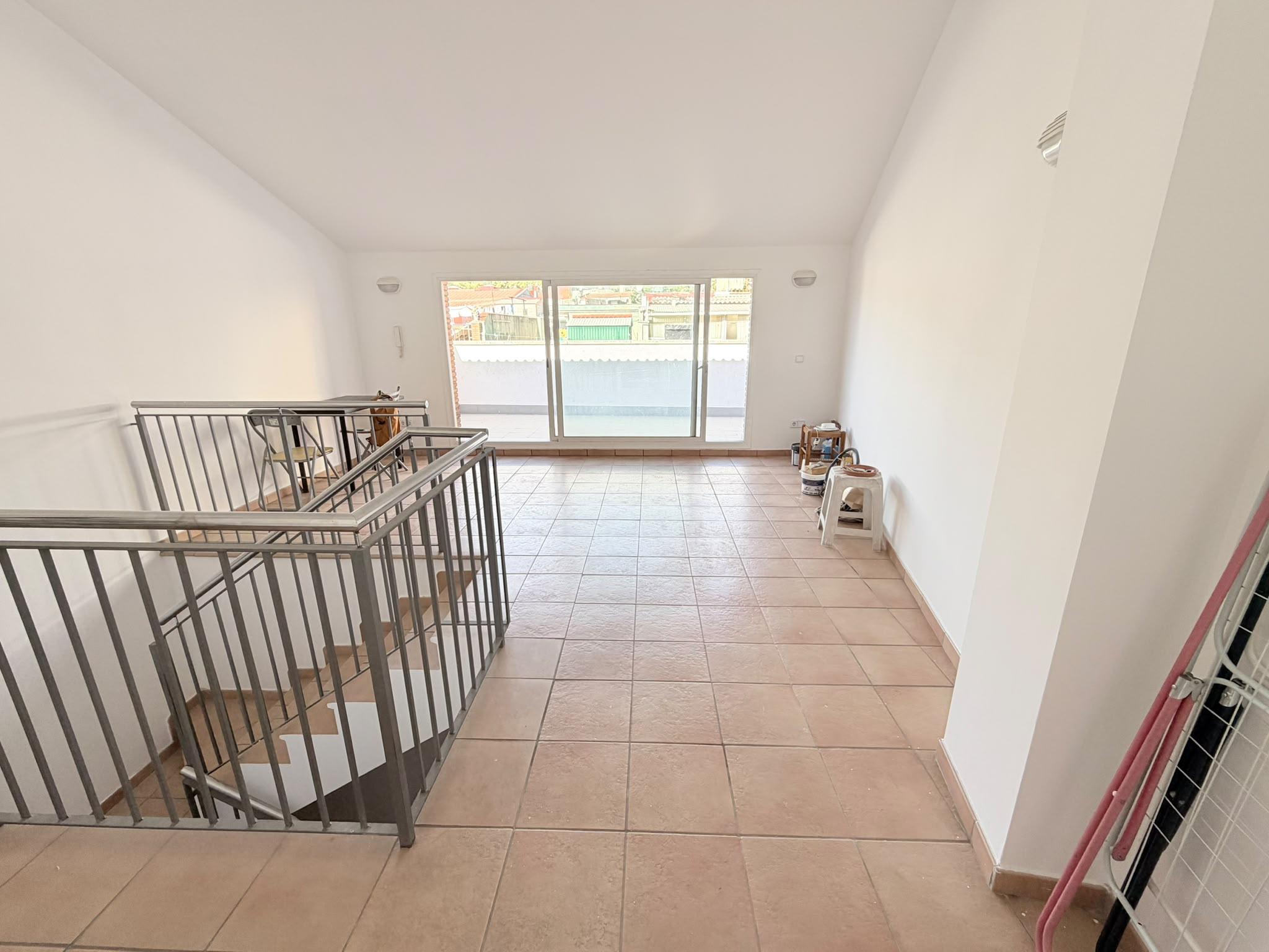 Imagen 2 Casa Adosada en venta en Terrassa / Poblenou. Rápido acceso a B-40