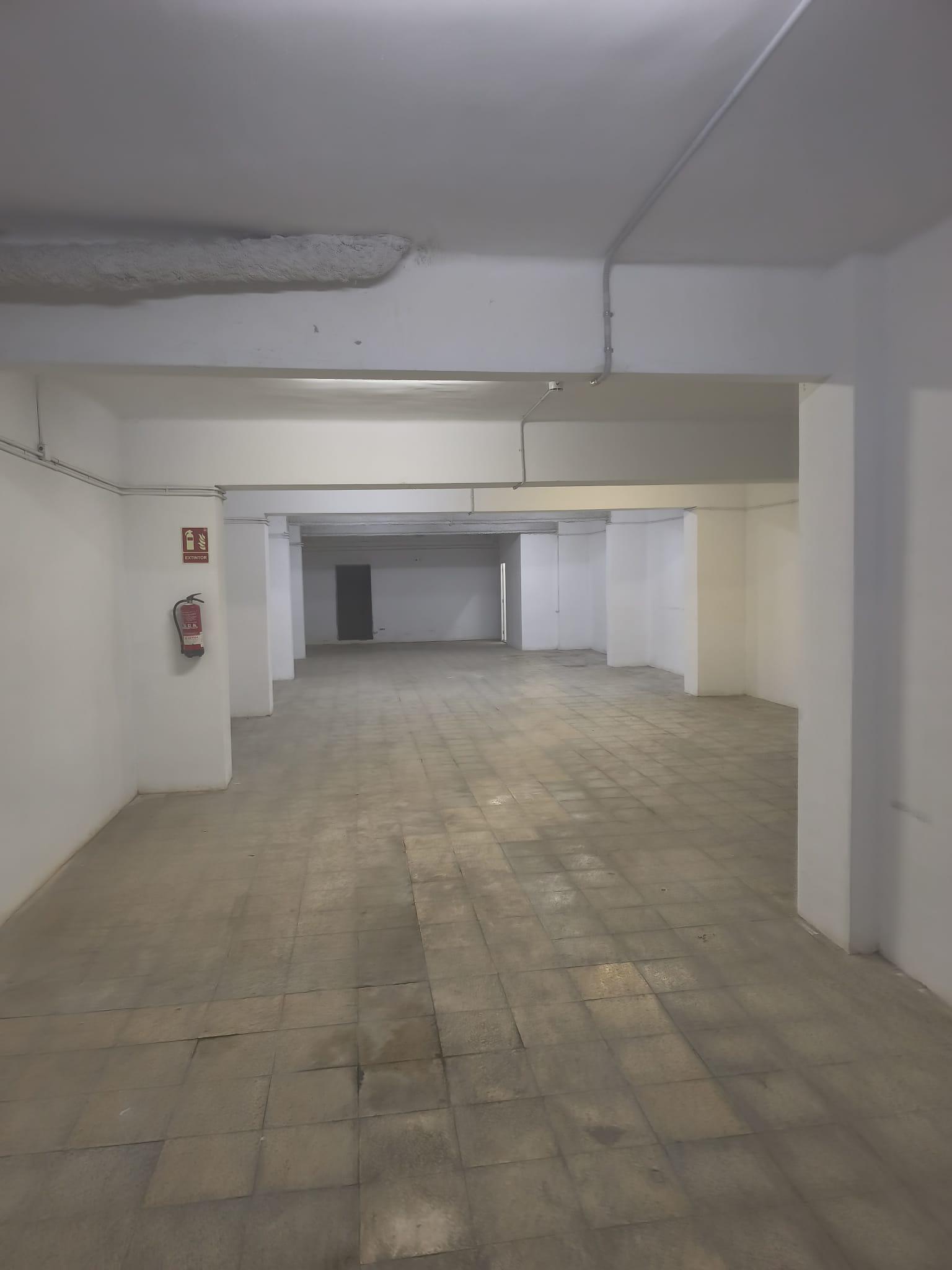 Imagen 4 Local Comercial en venta en Castelldefels / Excelente zona de El Castell