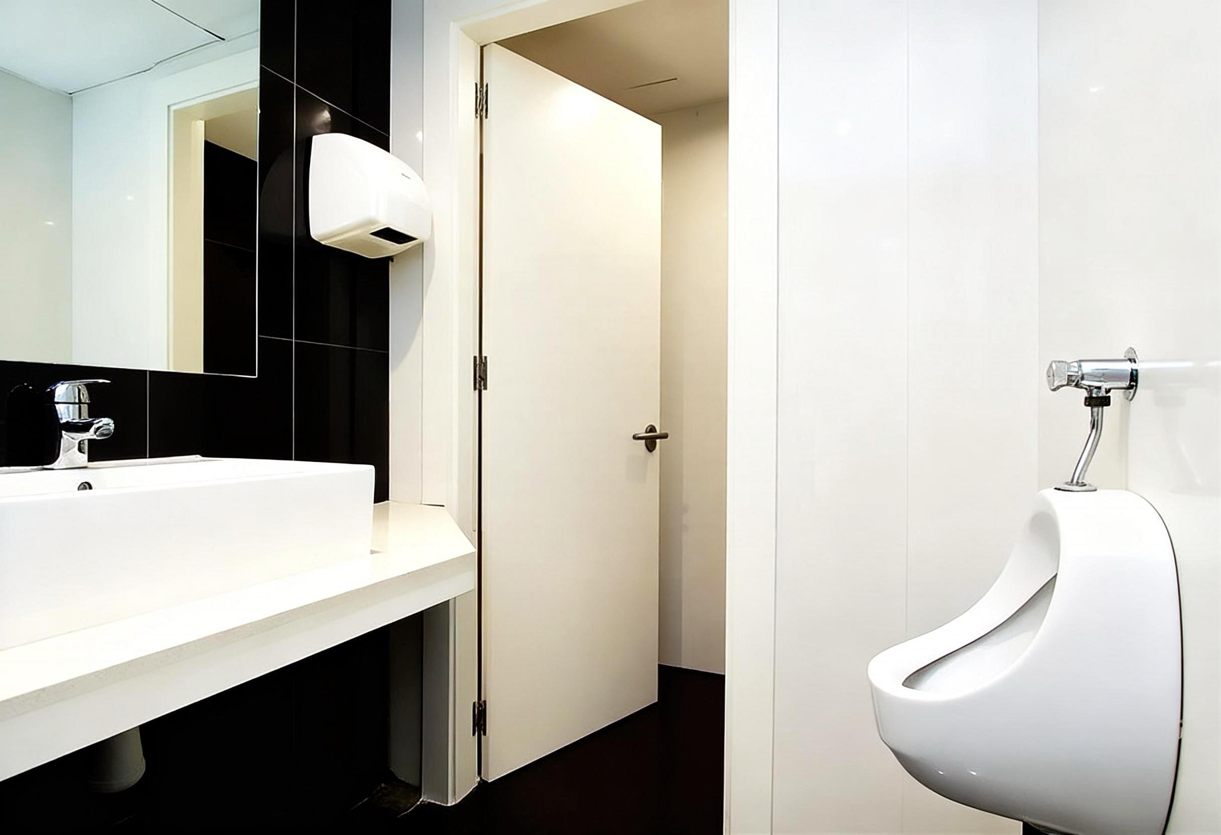 Imagen 13 Local Comercial en venta en Castelldefels / Zona centro, Avenida Principal de Castelldefels