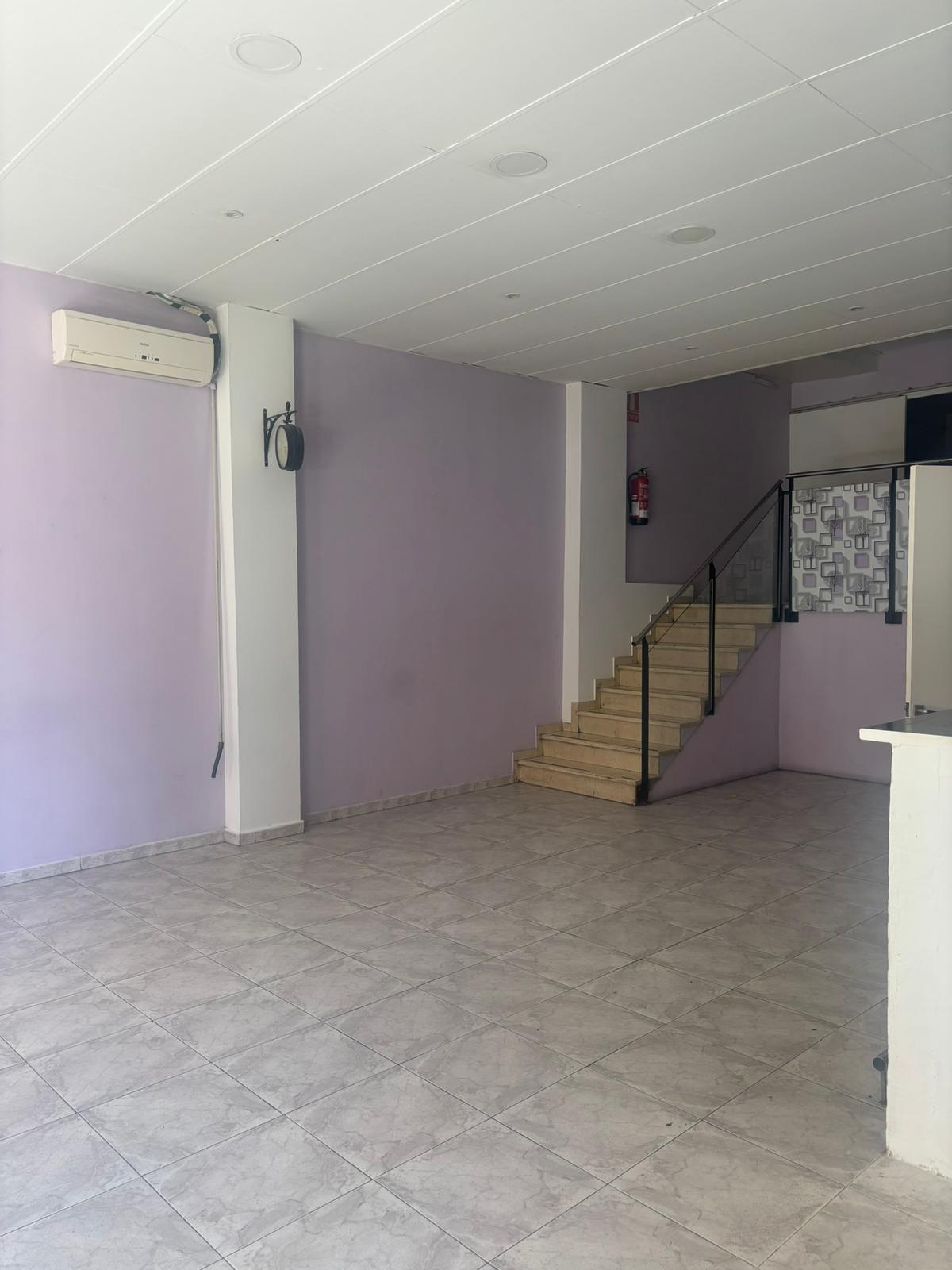 Imagen 1 Local Comercial en alquiler en Castelldefels / Muy cerca del Castillo 