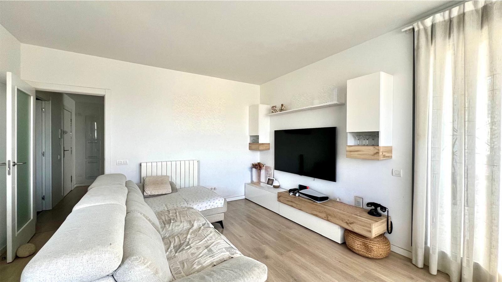 Imagen 3 Apartamento en venta en Montcada I Reixac / Espectacular piso seminuevo cerca del centro c...