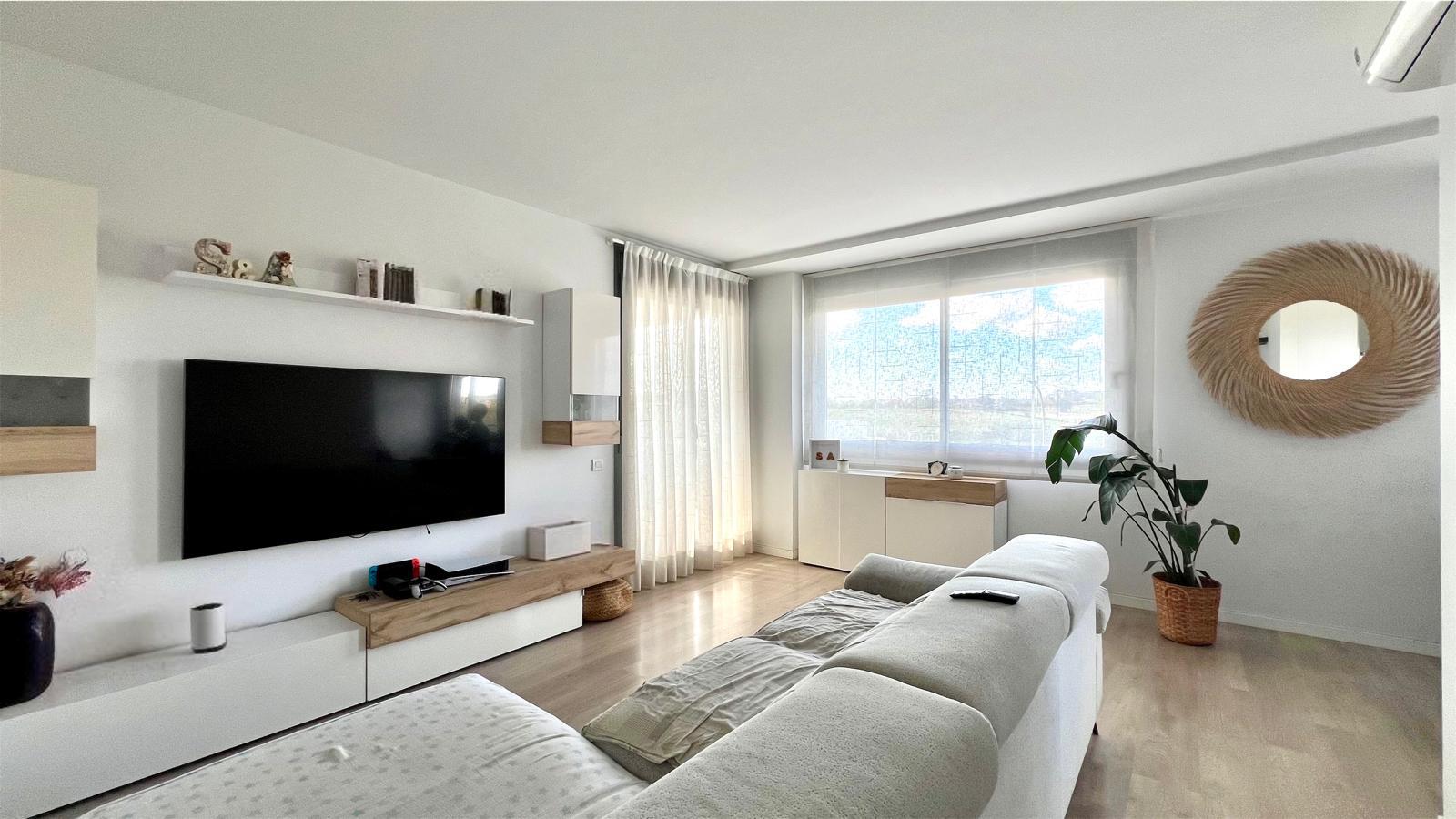 Imagen 2 Apartamento en venta en Montcada I Reixac / Espectacular piso seminuevo cerca del centro c...