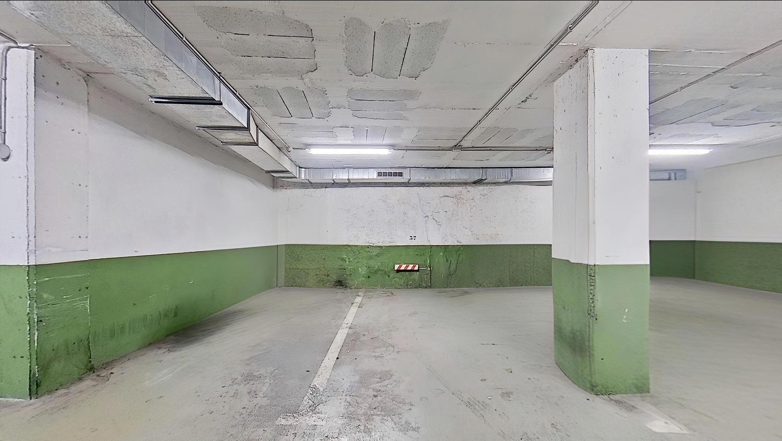 Imagen 3 Parking Coche en venta en Santa Coloma De Gramenet / Oportunidad de inversión 17 trasteros...