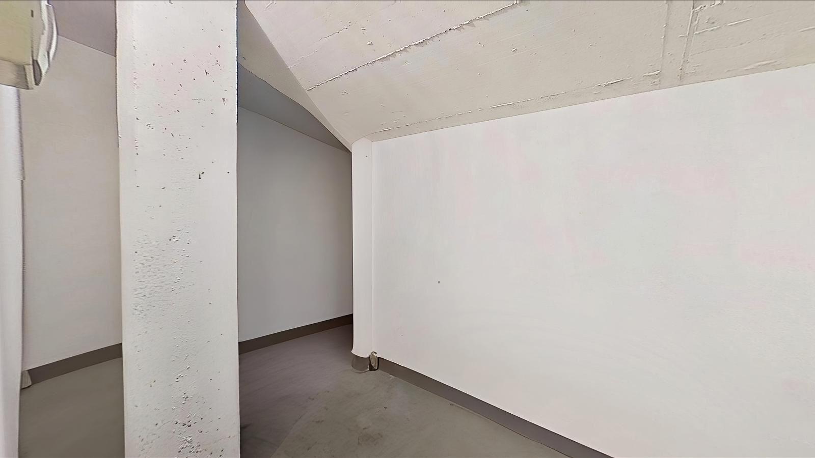 Imagen 2 Parking Coche en venta en Santa Coloma De Gramenet / Oportunidad de inversión 17 trasteros...