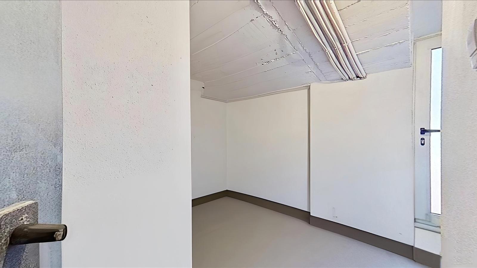 Imagen 4 Parking Coche en venta en Santa Coloma De Gramenet / Oportunidad de inversión 17 trasteros...