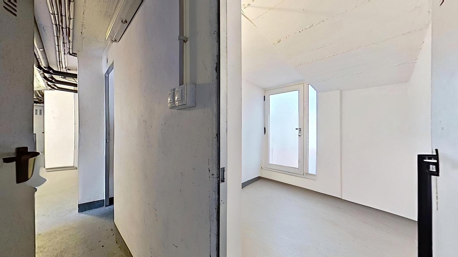 Imagen 9 Parking Coche en venta en Santa Coloma De Gramenet / Oportunidad de inversión 17 trasteros...