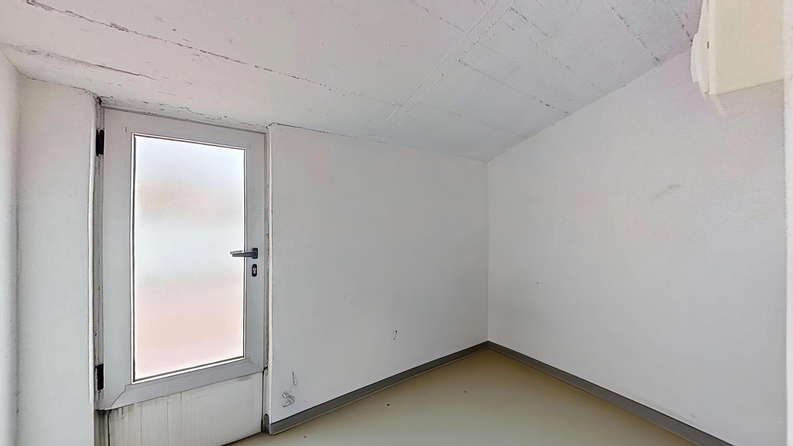 Imagen 10 Parking Coche en venta en Santa Coloma De Gramenet / Oportunidad de inversión 17 trasteros...