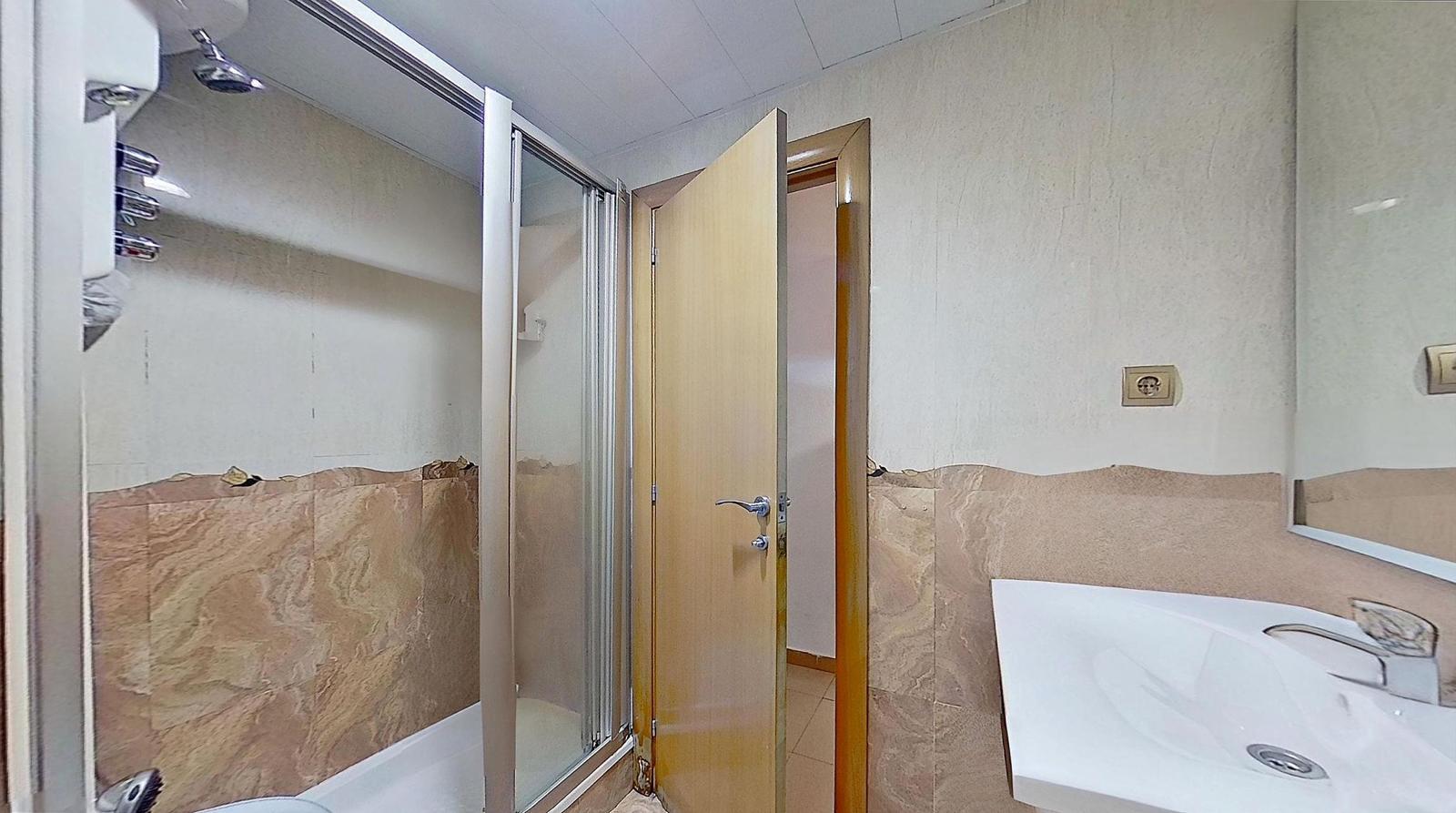 Imagen 3 Apartamento en venta en Badalona / Gran piso en lloreda badalona a 10 minutos del centro