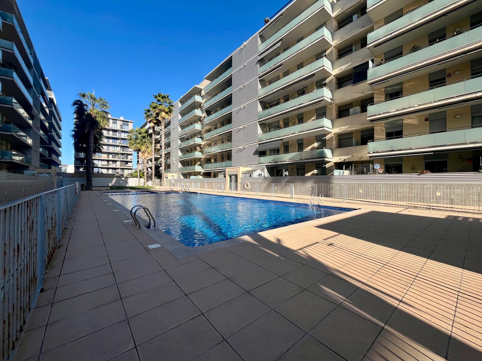 Imagen 1 Piso en venta en Badalona / Espectacular piso de 110m 3 hab en primera linia de mar 
