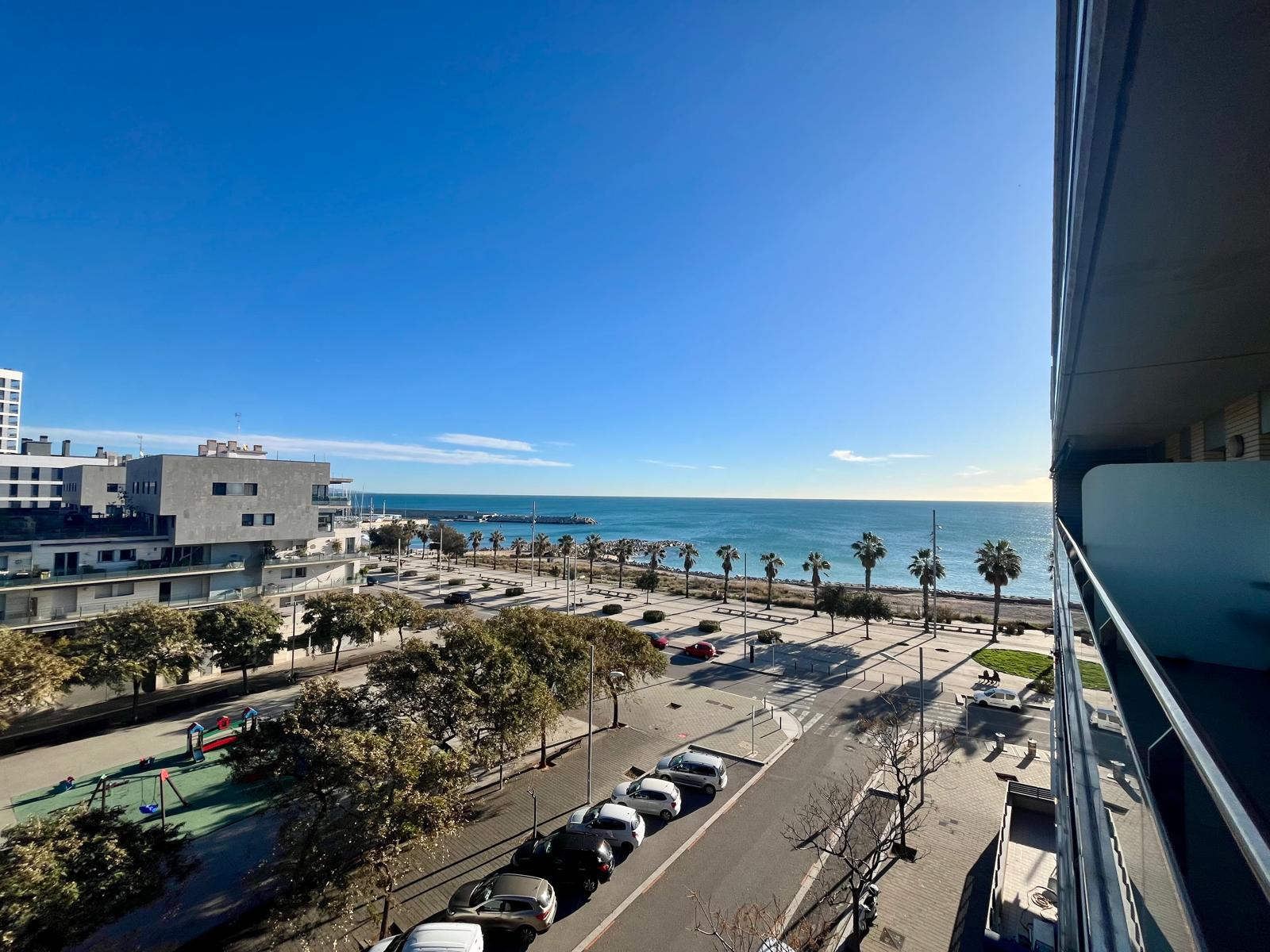 Imagen 2 Piso en venta en Badalona / Espectacular piso de 110m 3 hab en primera linia de mar 