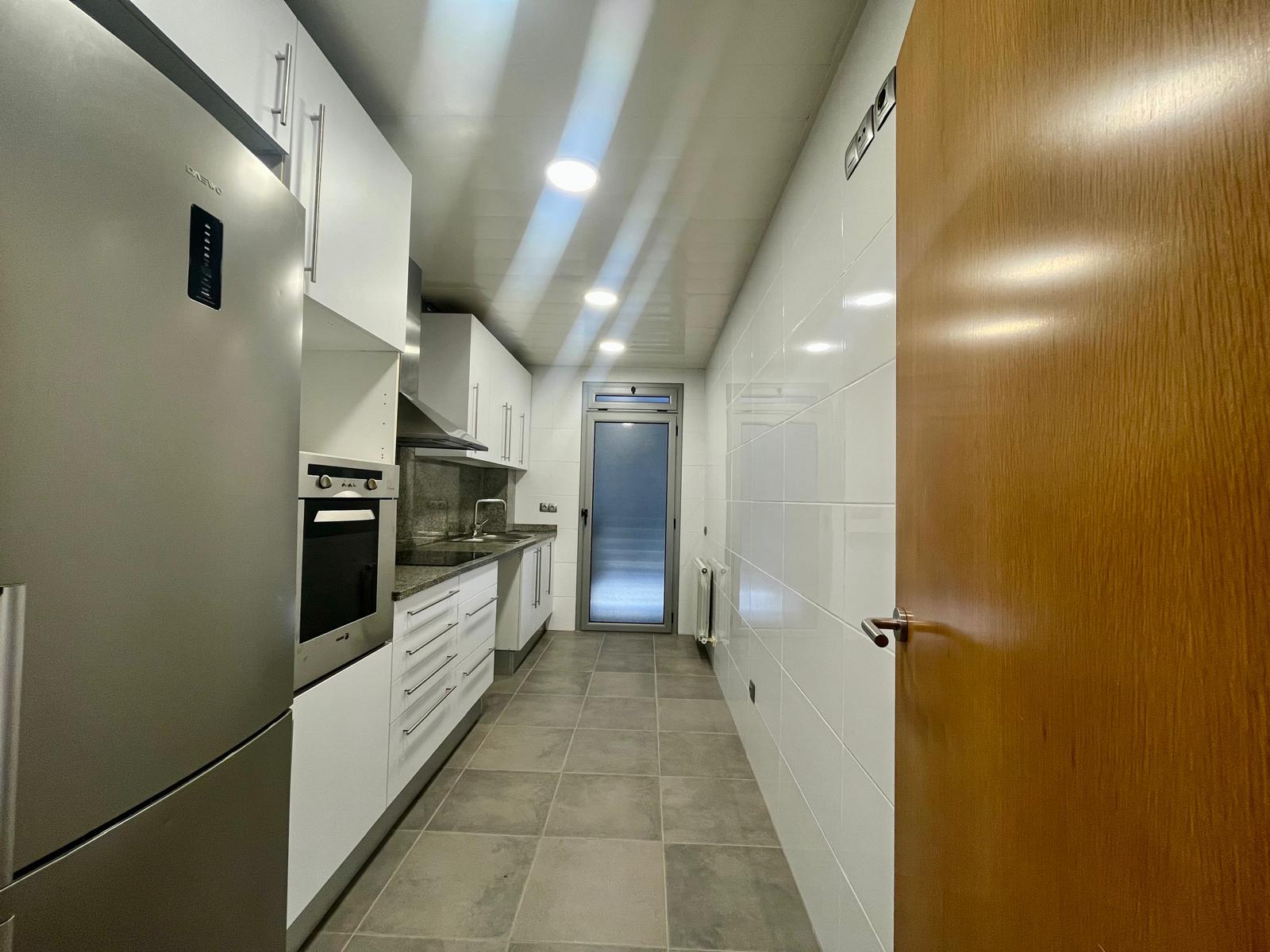 Imagen 3 Piso en venta en Badalona / Espectacular piso de 110m 3 hab en primera linia de mar 