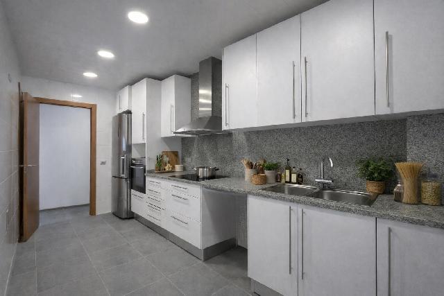 Imagen 8 Inmueble 300436 - Apartamento en venta en Badalona / Piso de 110m2 en el puerto de badalona ffrente al mar 