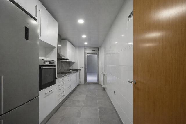 Imagen 9 Inmueble 300436 - Apartamento en venta en Badalona / Piso de 110m2 en el puerto de badalona ffrente al mar 