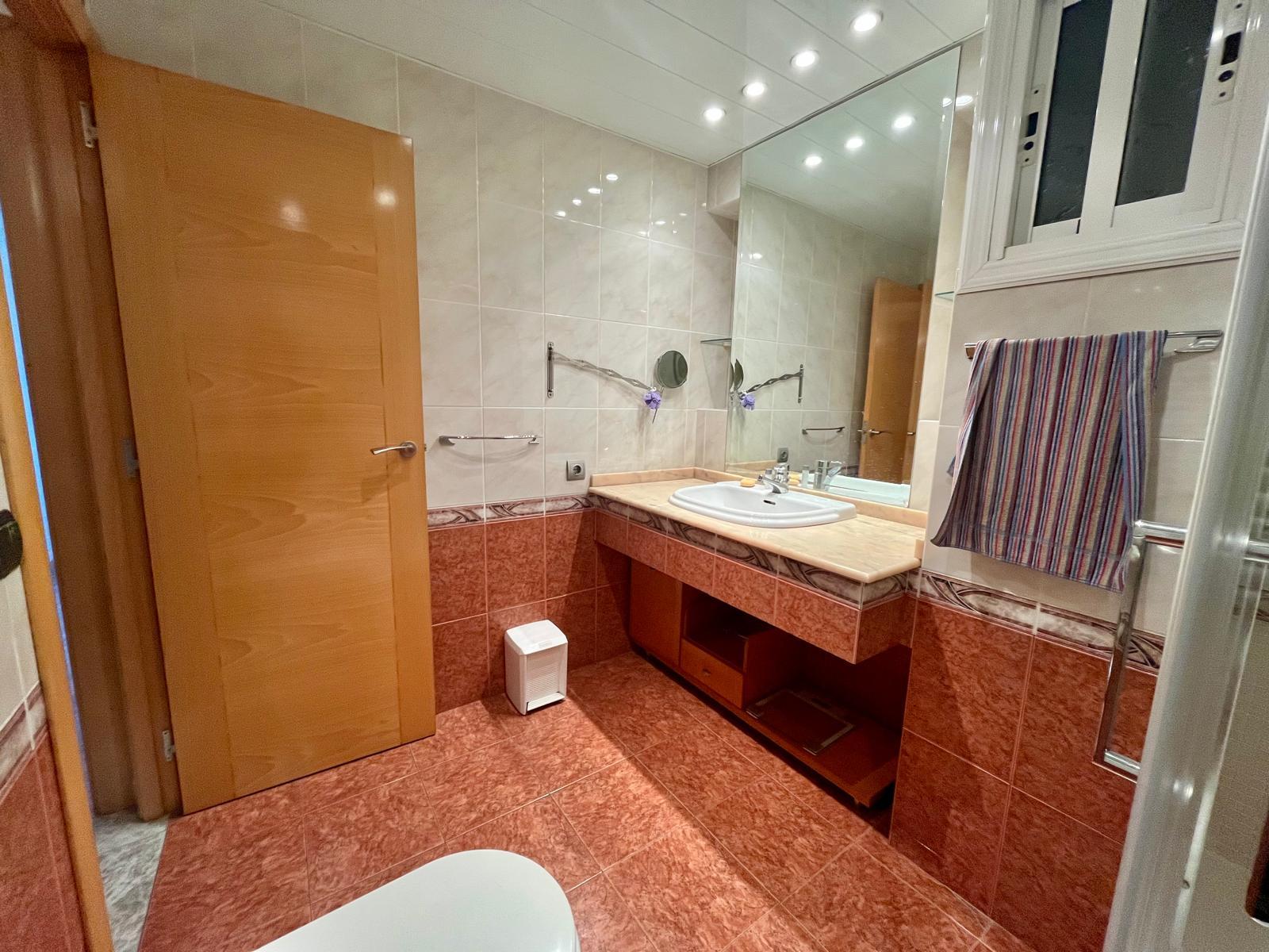 Imagen 19 Apartamento en venta en Badalona / Gran Piso de 102m2 4 habitaciones en zona Canyado