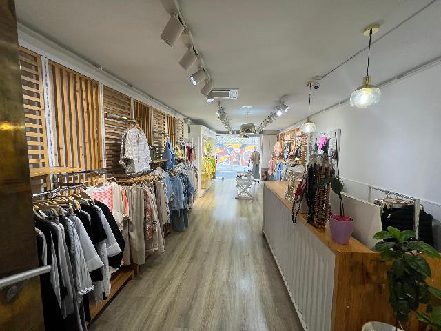 Imagen 2 Inmueble 301460 - Local Comercial en venta en Badalona / Traspaso tienda en pleno centro de Badalona 