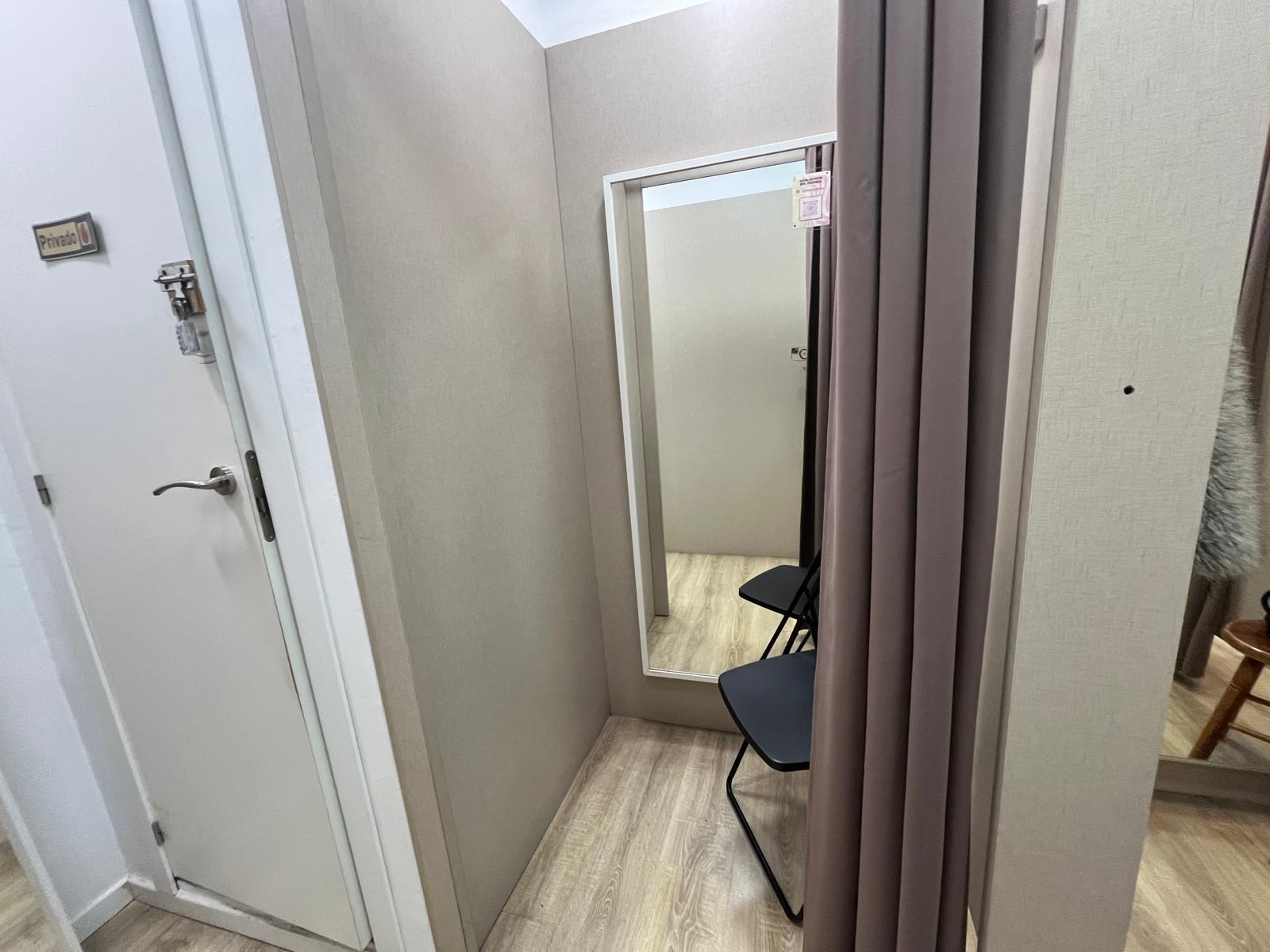 Imagen 3 Local Comercial en venta en Badalona / Traspaso tienda en pleno centro de Badalona 