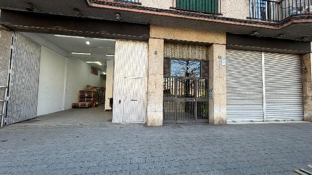 Imagen 2 Inmueble 301863 - Local Comercial en venta en Santa Coloma De Gramenet / Local en excelente zona alado del r...