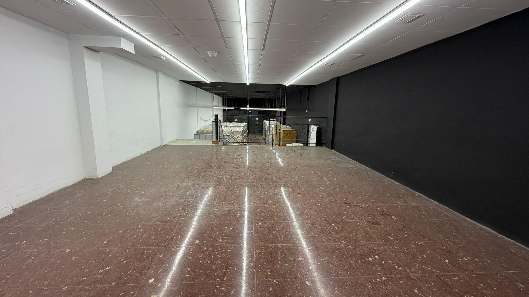 Imagen 1 Local Comercial en venta en Santa Coloma De Gramenet / Local en excelente zona alado del r...