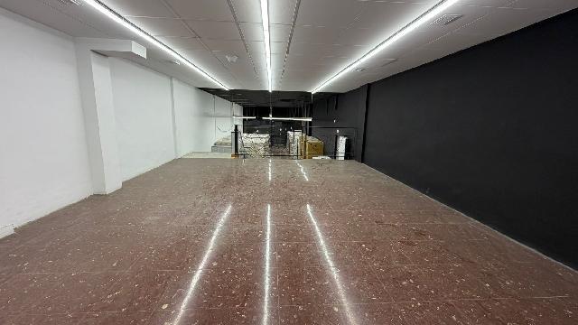 Imagen 1 Inmueble 301863 - Local Comercial en venta en Santa Coloma De Gramenet / Local en excelente zona alado del r...