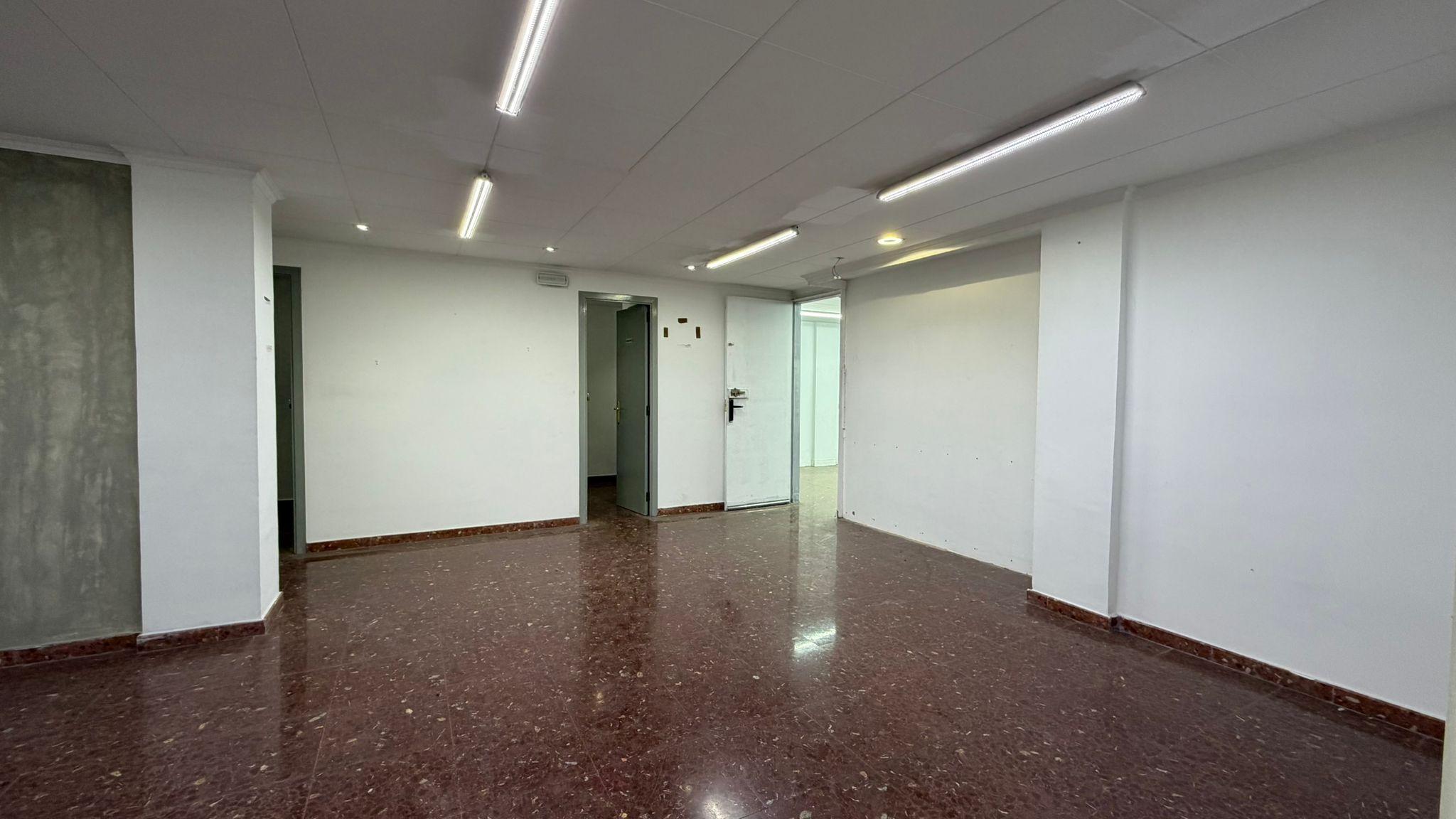 Imagen 15 Local Comercial en venta en Santa Coloma De Gramenet / Local en excelente zona alado del r...