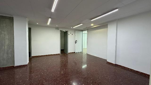 Imagen 15 Inmueble 301863 - Local Comercial en venta en Santa Coloma De Gramenet / Local en excelente zona alado del r...