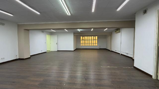 Imagen 3 Inmueble 301863 - Local Comercial en venta en Santa Coloma De Gramenet / Local en excelente zona alado del r...