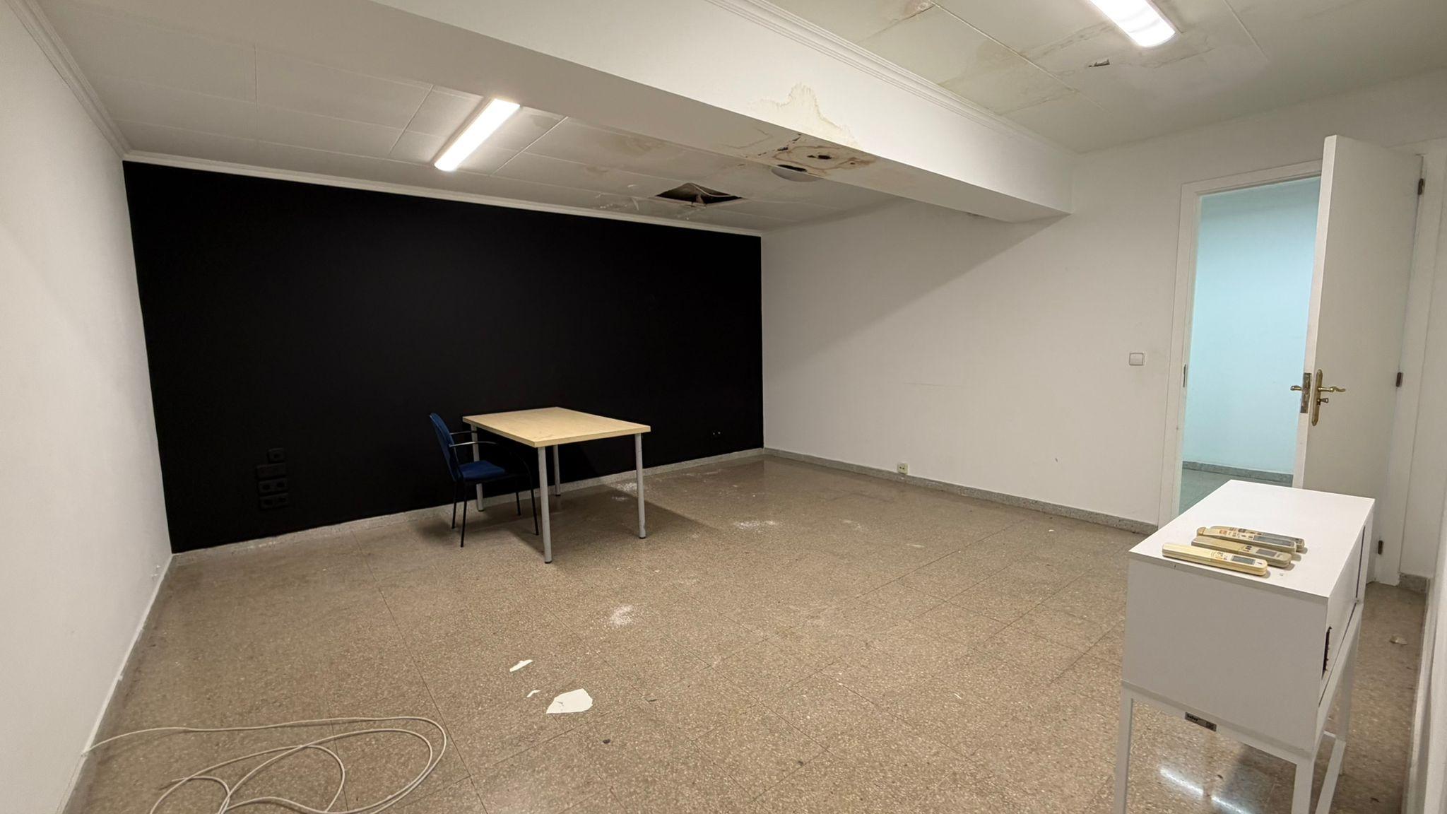 Imagen 21 Local Comercial en venta en Santa Coloma De Gramenet / Local en excelente zona alado del r...