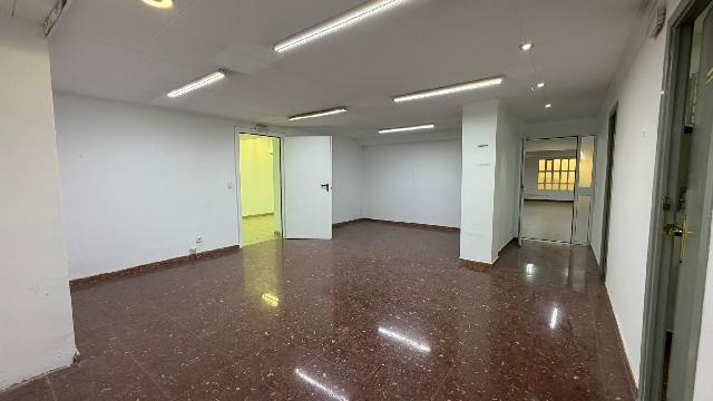 Imagen 5 Inmueble 301863 - Local Comercial en venta en Santa Coloma De Gramenet / Local en excelente zona alado del r...