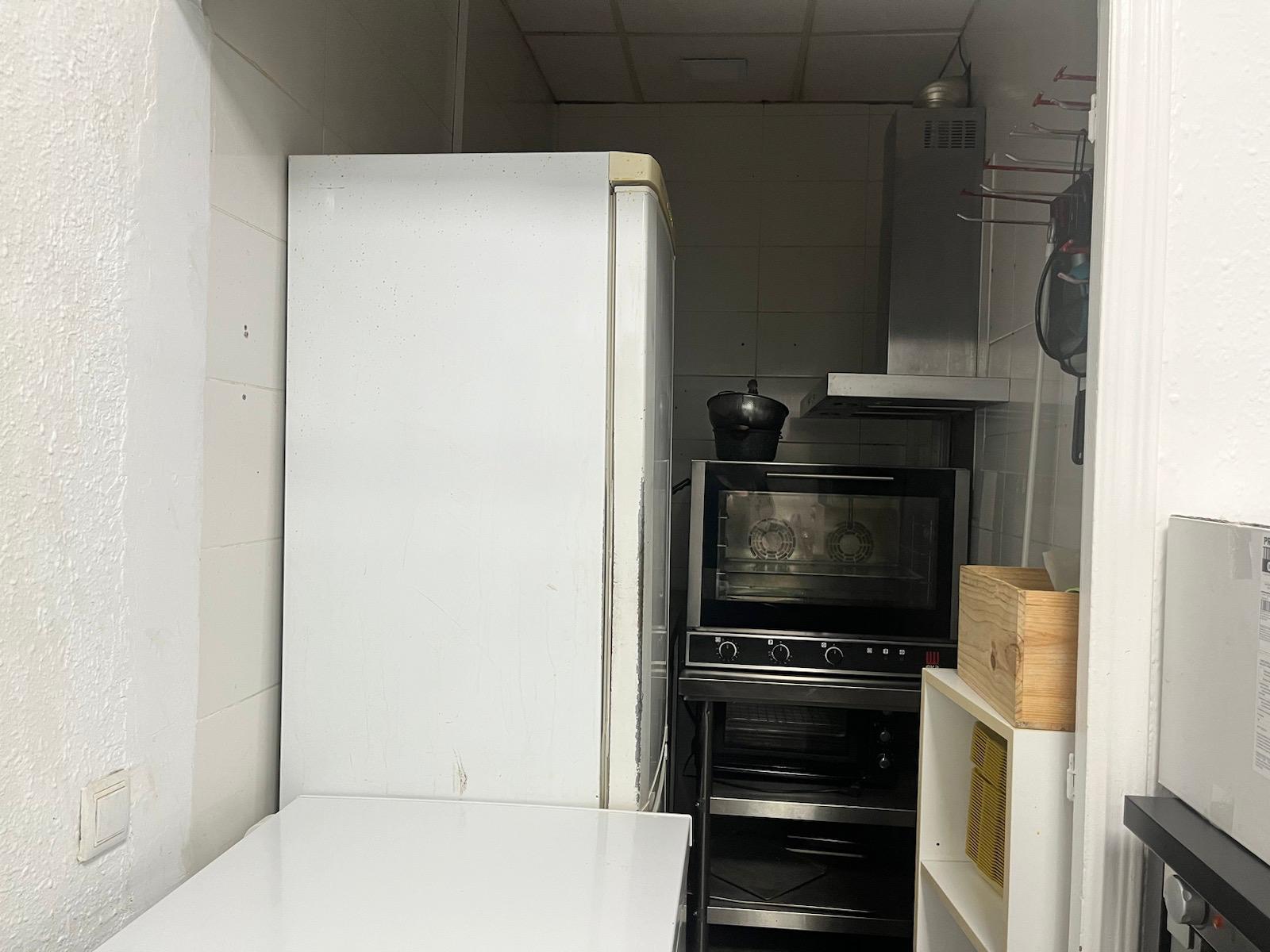 Imagen 3 Local Comercial en venta en Esplugues De Llobregat / Cerca de a plaza Bòbila Imagen 3 Local Comercial en venta en Esplugues De Llobregat / Cerca de a plaza Bòbila