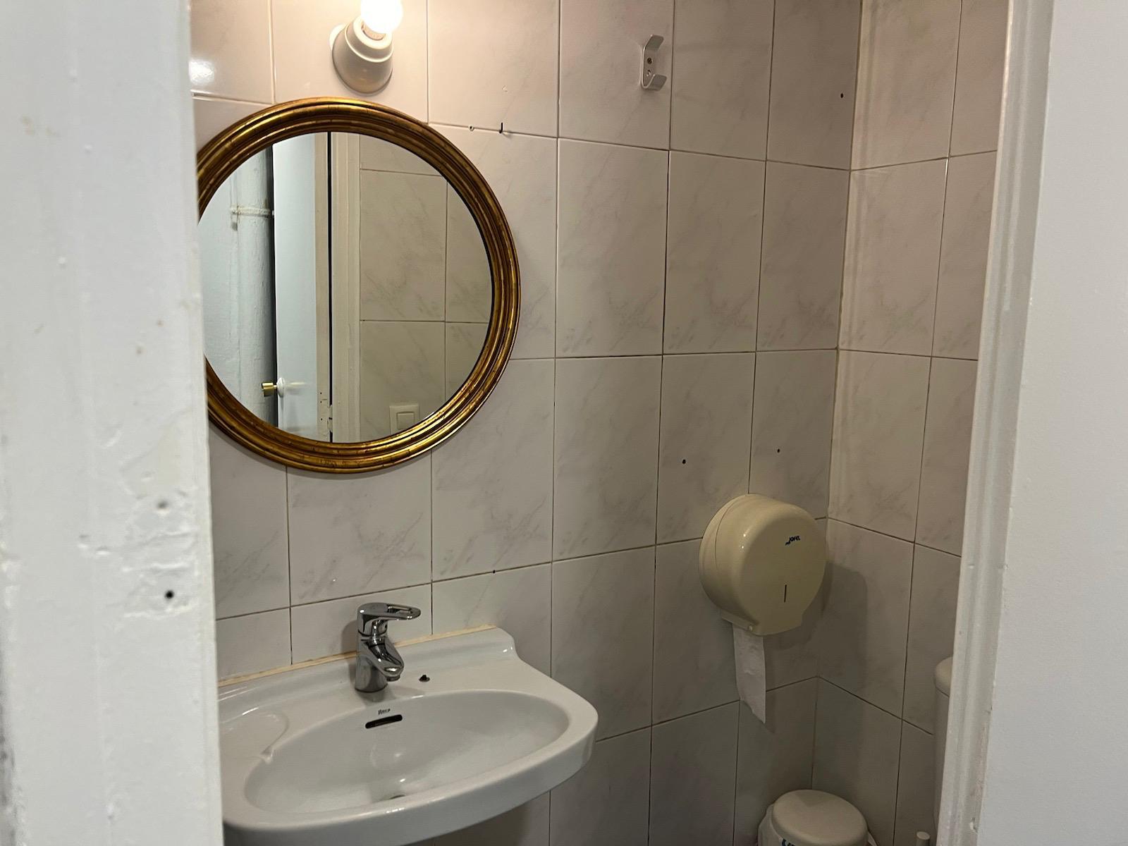 Imagen 6 Local Comercial en venta en Esplugues De Llobregat / Cerca de a plaza Bòbila Imagen 6 Local Comercial en venta en Esplugues De Llobregat / Cerca de a plaza Bòbila