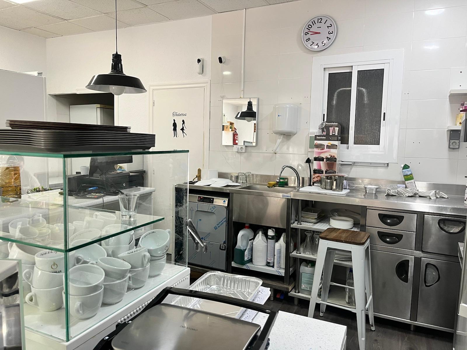 Imagen 4 Local Comercial en venta en Esplugues De Llobregat / Cerca de a plaza Bòbila Imagen 4 Local Comercial en venta en Esplugues De Llobregat / Cerca de a plaza Bòbila