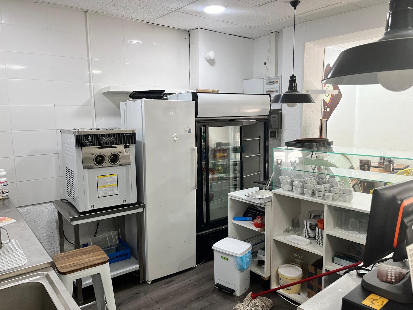 Imagen 5 Local Comercial en venta en Esplugues De Llobregat / Cerca de a plaza Bòbila Imagen 5 Local Comercial en venta en Esplugues De Llobregat / Cerca de a plaza Bòbila