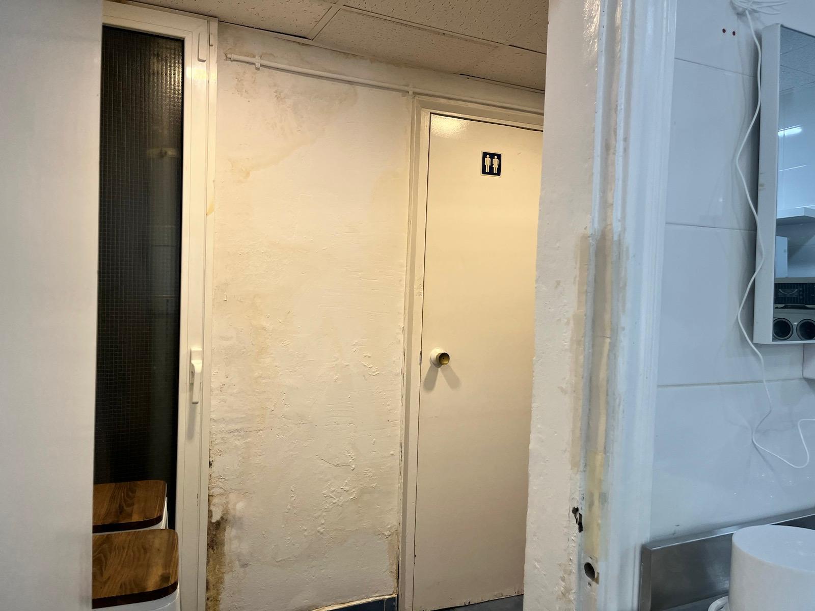 Imagen 8 Local Comercial en venta en Esplugues De Llobregat / Cerca de a plaza Bòbila Imagen 8 Local Comercial en venta en Esplugues De Llobregat / Cerca de a plaza Bòbila