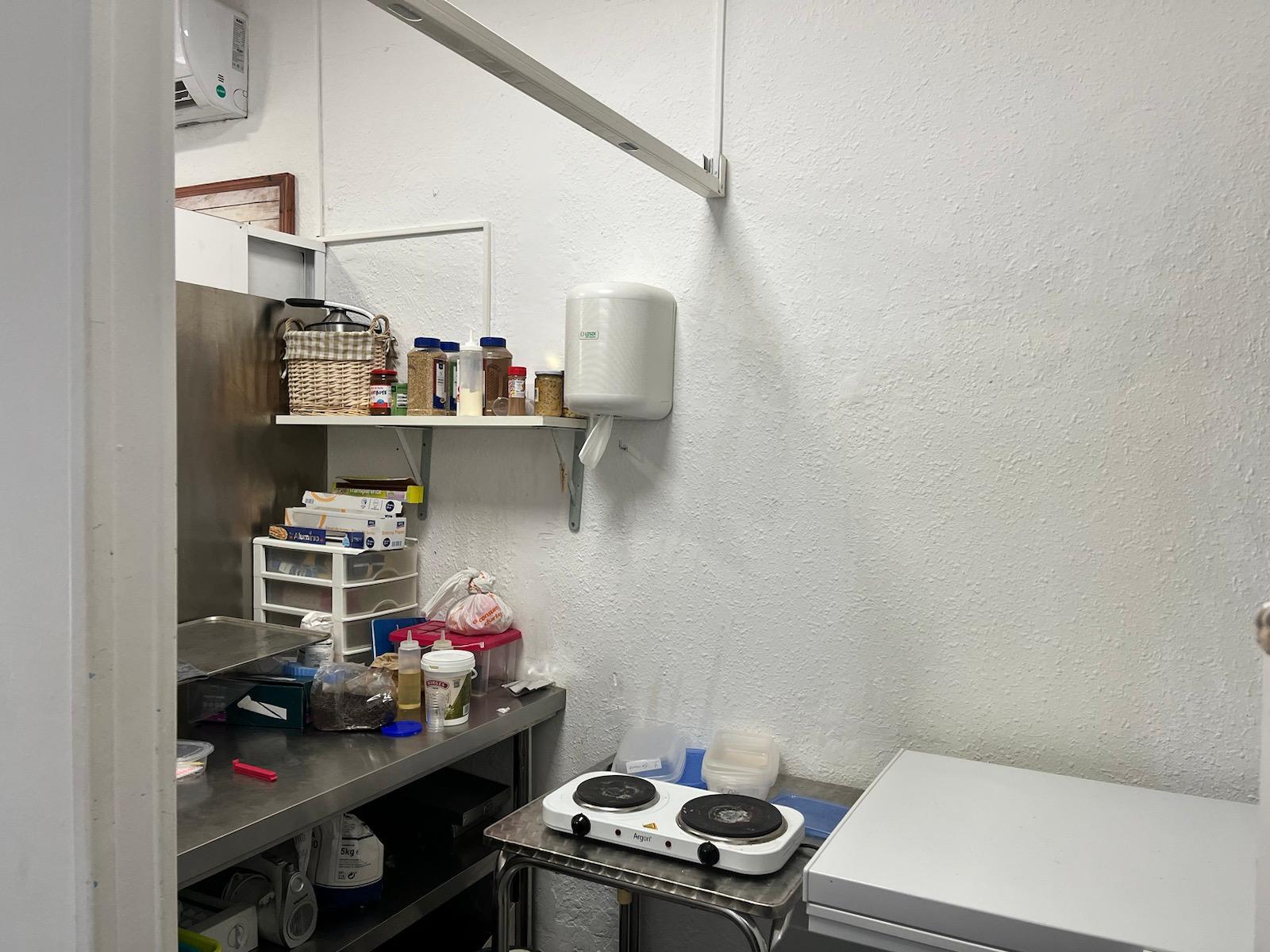 Imagen 10 Local Comercial en venta en Esplugues De Llobregat / Cerca de a plaza Bòbila Imagen 10 Local Comercial en venta en Esplugues De Llobregat / Cerca de a plaza Bòbila