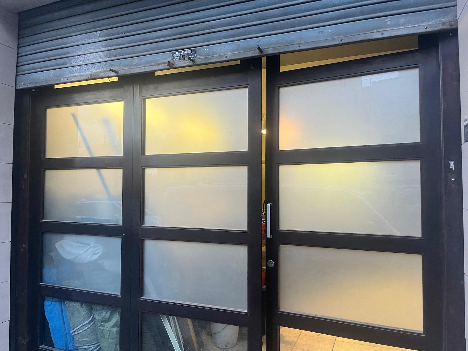 Imagen 1 Local Comercial en venta en Esplugues De Llobregat / Próximo de parada del bus L20 y el Tr... Imagen 1 Local Comercial en venta en Esplugues De Llobregat / Próximo de parada del bus L20 y el Tr...