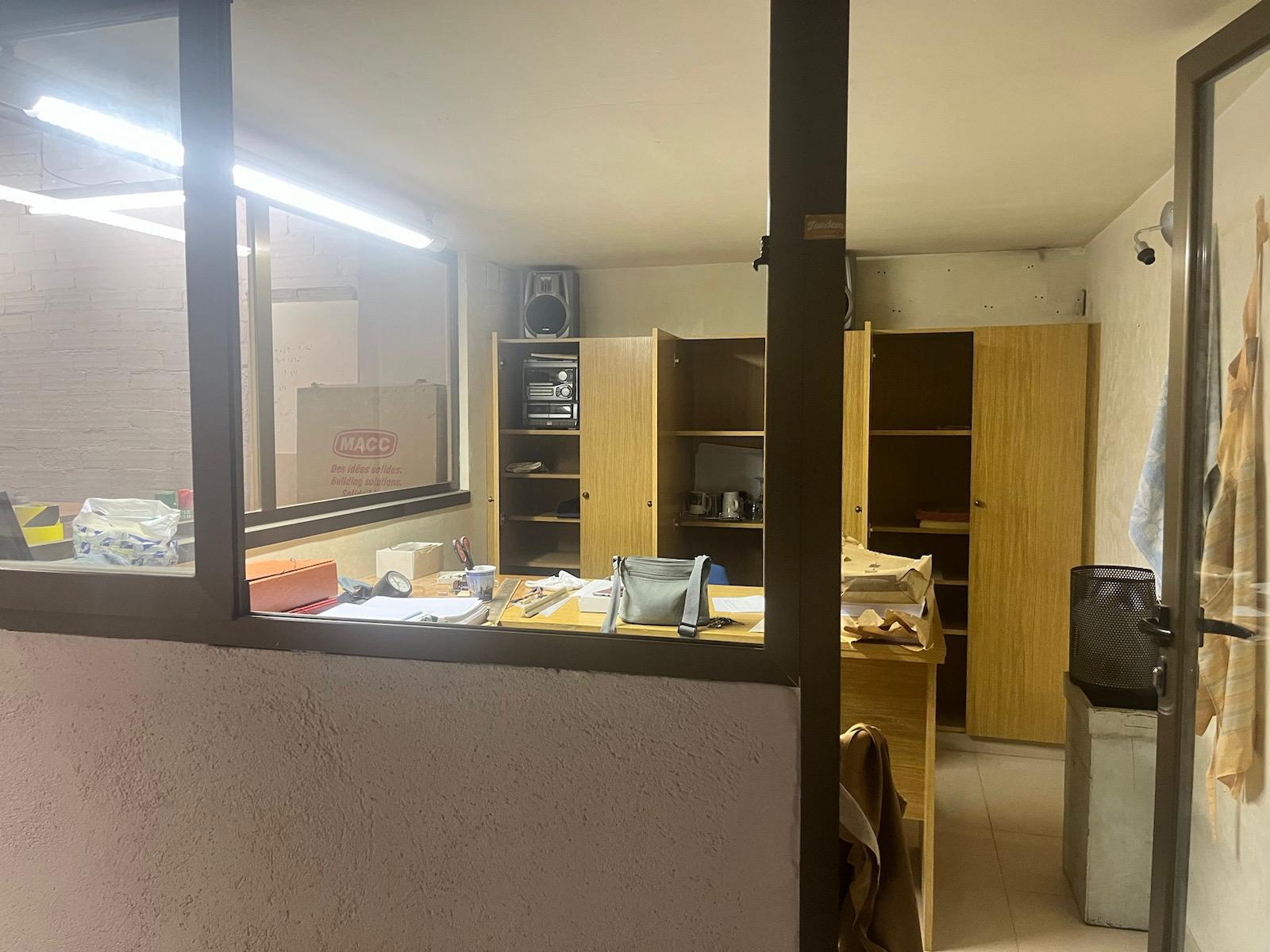 Imagen 3 Local Comercial en venta en Esplugues De Llobregat / Próximo de parada del bus L20 y el Tr... Imagen 3 Local Comercial en venta en Esplugues De Llobregat / Próximo de parada del bus L20 y el Tr...