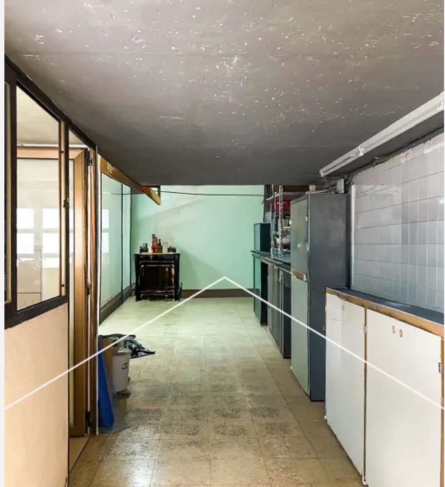 Imagen 5 Local Comercial en venta en Esplugues De Llobregat / Próximo de parada del bus L20 y el Tr... Imagen 5 Local Comercial en venta en Esplugues De Llobregat / Próximo de parada del bus L20 y el Tr...