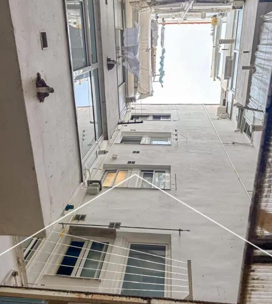 Imagen 7 Local Comercial en venta en Esplugues De Llobregat / Próximo de parada del bus L20 y el Tr... Imagen 7 Local Comercial en venta en Esplugues De Llobregat / Próximo de parada del bus L20 y el Tr...