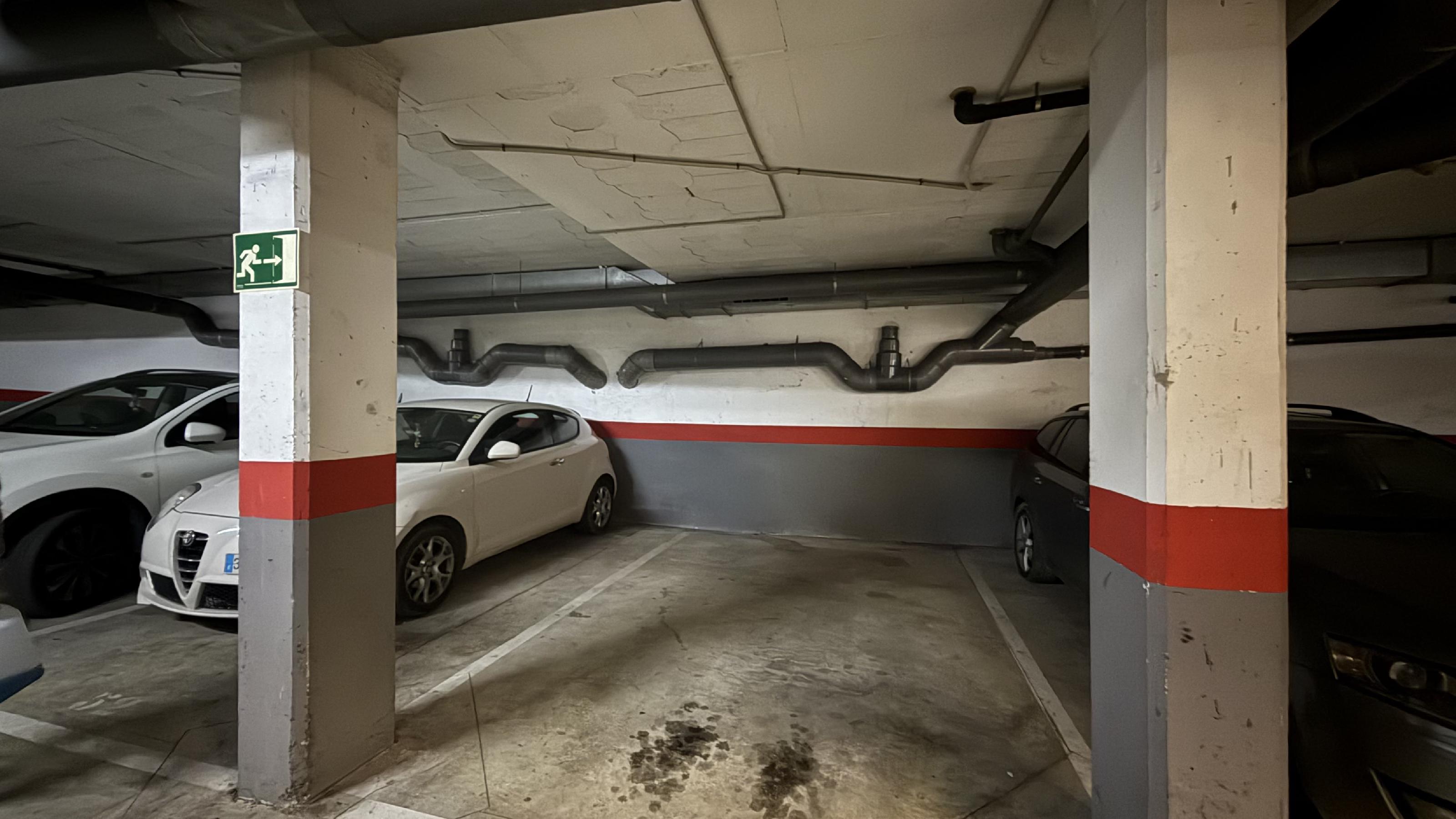 Imagen 1 Parking Coche en alquiler en Tarragona / Cerca de colegios y servicios