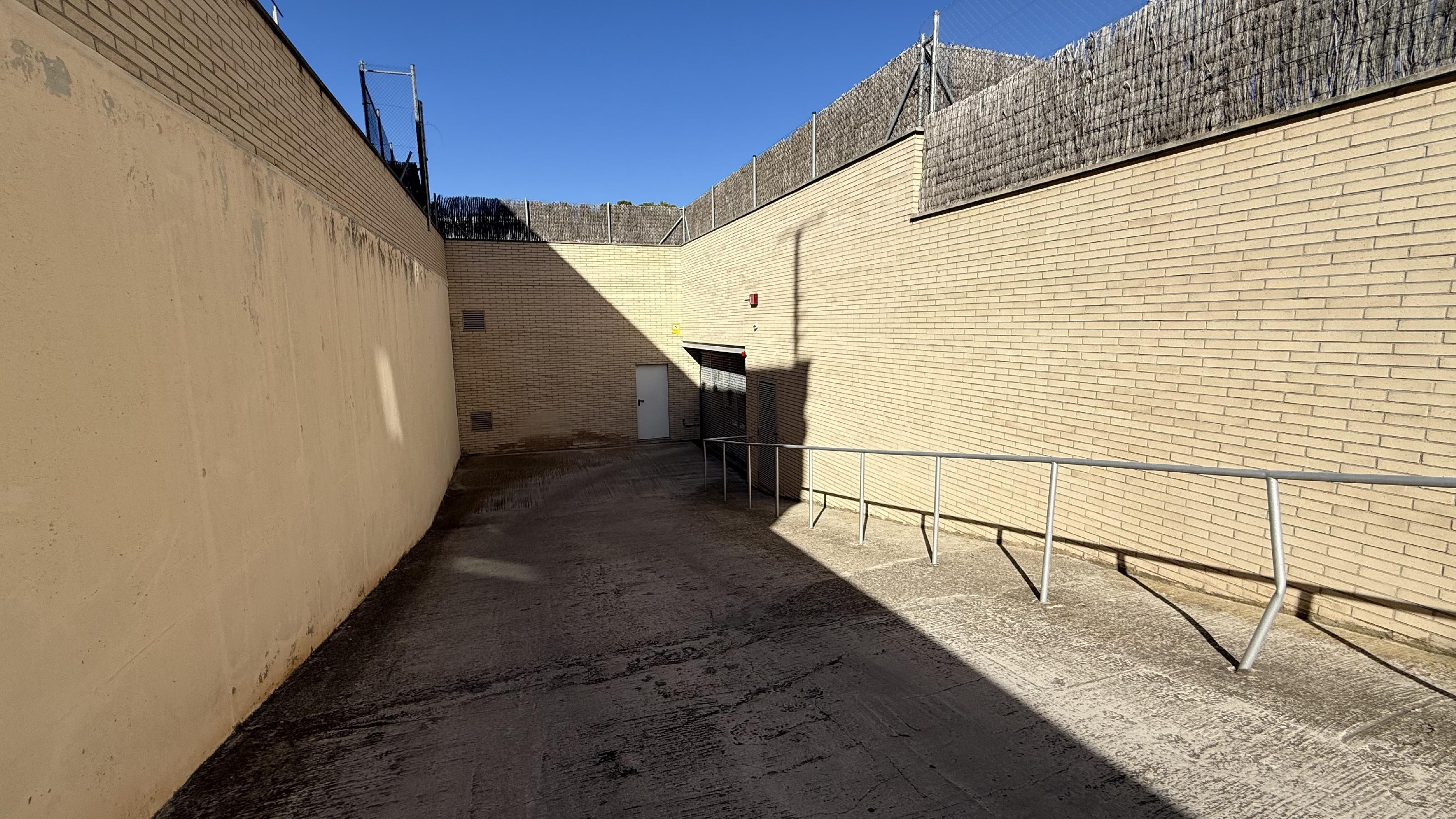 Imagen 2 Parking Coche en alquiler en Tarragona / Cerca de colegios y servicios