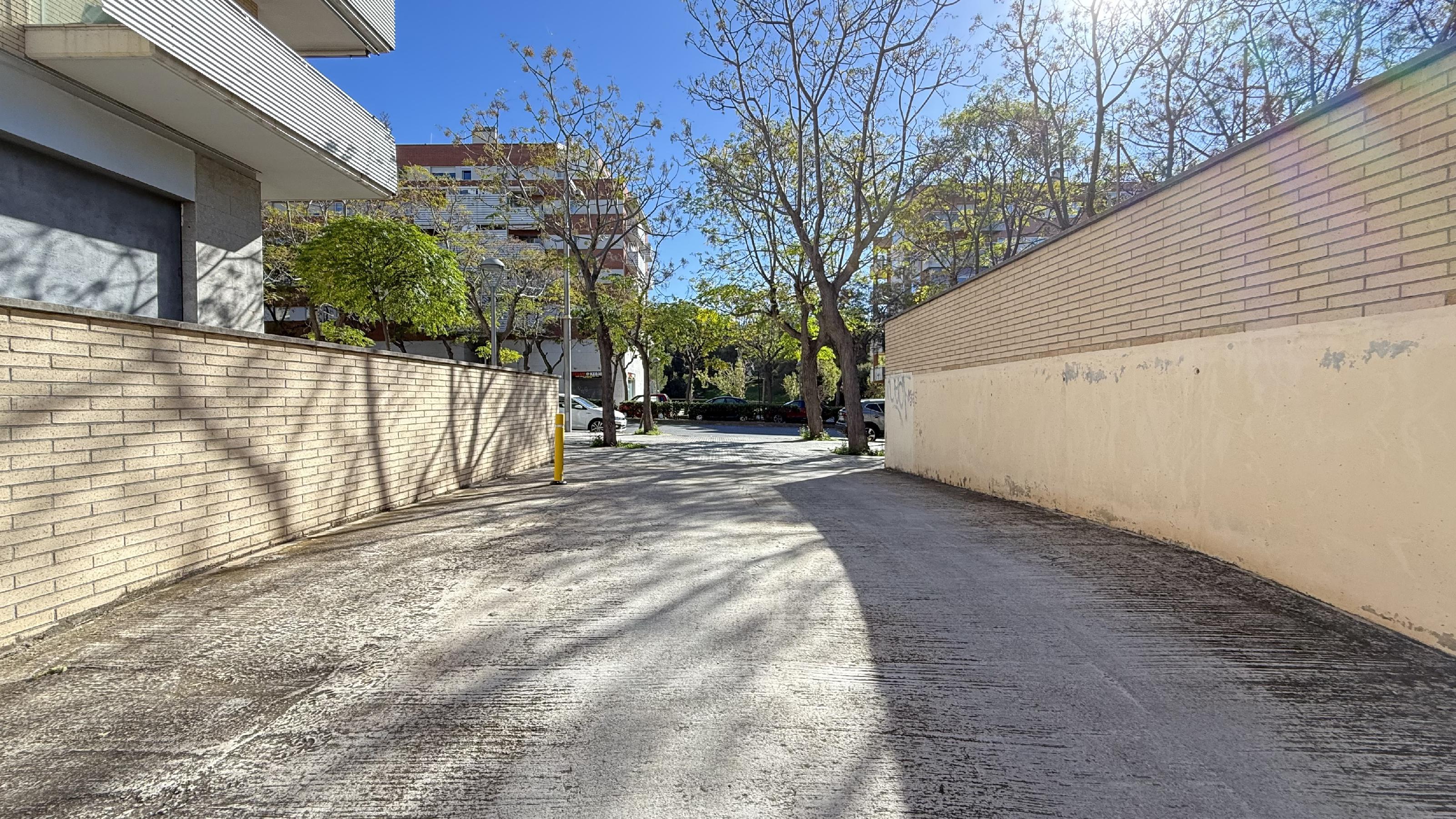 Imagen 3 Parking Coche en alquiler en Tarragona / Cerca de colegios y servicios