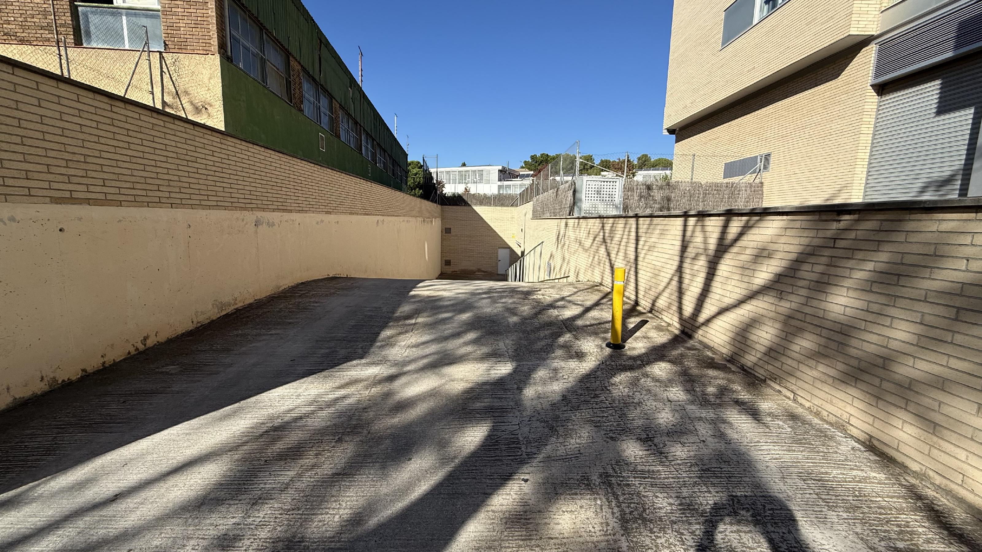 Imagen 5 Parking Coche en alquiler en Tarragona / Cerca de colegios y servicios